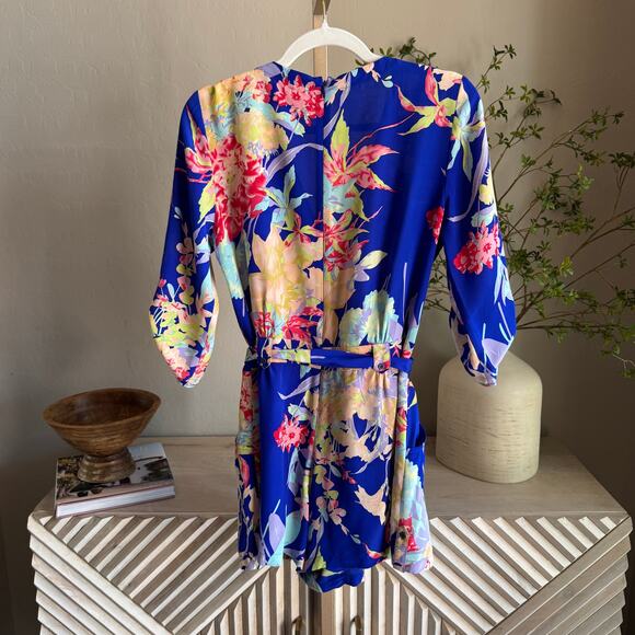 Yumi Kim Silk Floral Wrap Romper Blue Tropical Print M - Picture 5 of 7